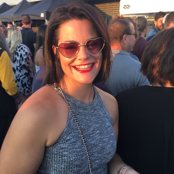 Meet your Posher, Jennifer - Picture 1 of 1